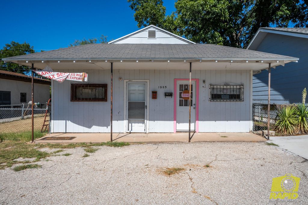 Image 5 of property listing at 1905 Ben Ficklin Road, San Angelo, TX 76903