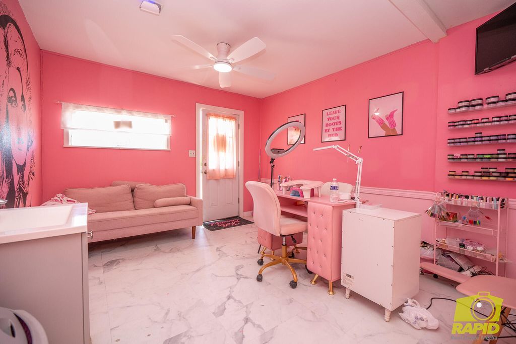 Image 7 of property listing at 1905 Ben Ficklin Road, San Angelo, TX 76903
