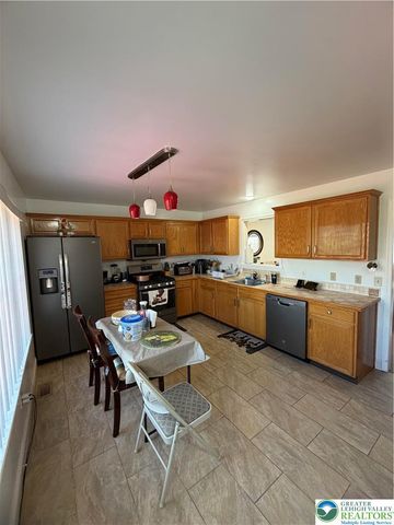 222 North Oak Street, Freemansburg Boro, PA 18017