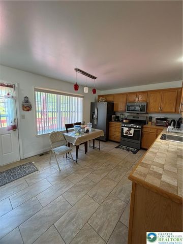 222 North Oak Street, Freemansburg Boro, PA 18017