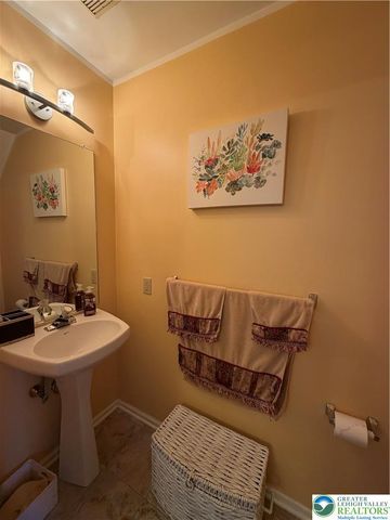 222 North Oak Street, Freemansburg Boro, PA 18017