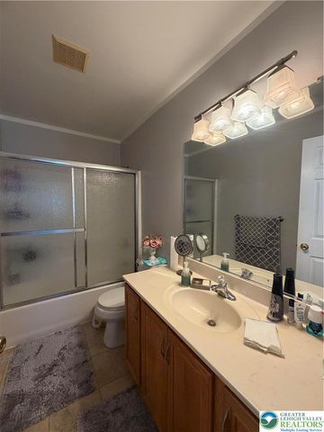 222 North Oak Street, Freemansburg Boro, PA 18017