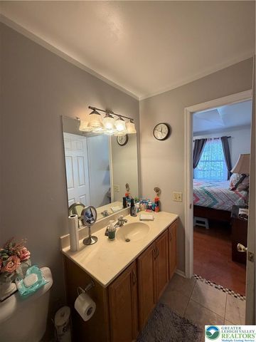 222 North Oak Street, Freemansburg Boro, PA 18017