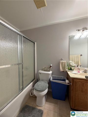 222 North Oak Street, Freemansburg Boro, PA 18017