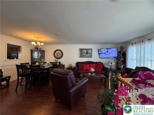 222 North Oak Street, Freemansburg Boro, PA 18017