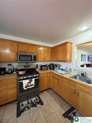 222 North Oak Street, Freemansburg Boro, PA 18017