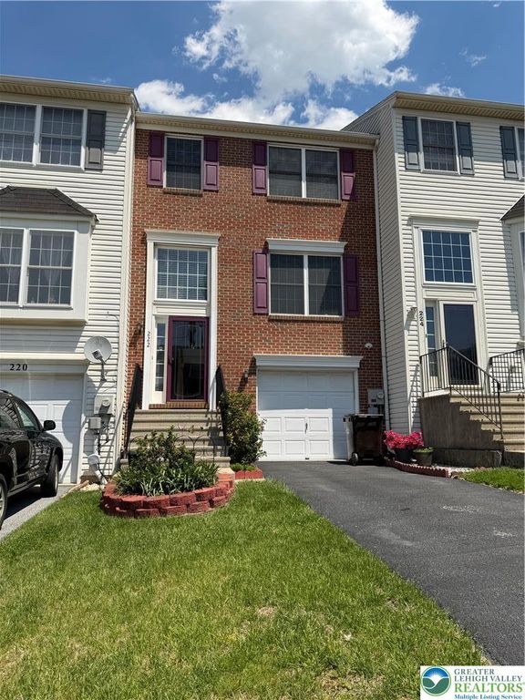 222 North Oak Street, Freemansburg Boro, PA 18017