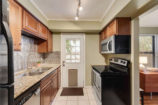 4930 N Hall Street B, Dallas, TX 75235