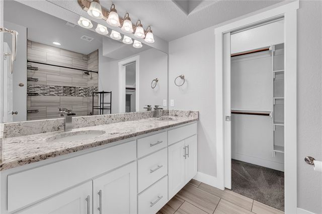 2001 S Florida Way, Fayetteville, AR 72701