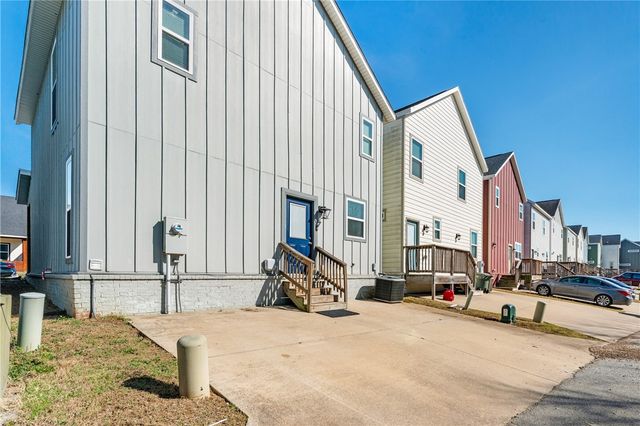 2001 S Florida Way, Fayetteville, AR 72701