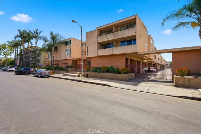 5429 Newcastle 303, Encino, CA 91316