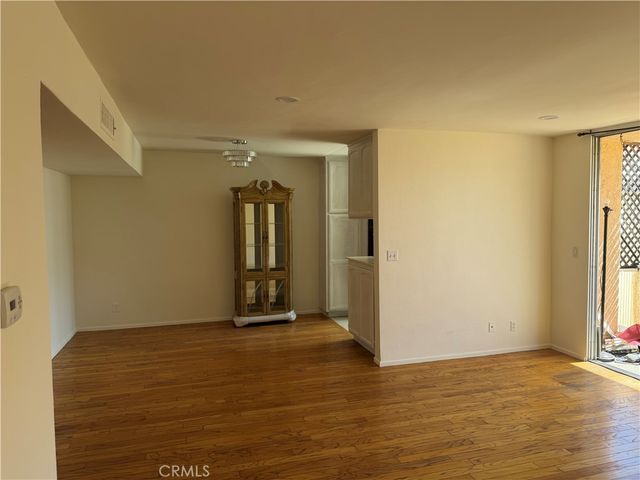 5429 Newcastle 303, Encino, CA 91316