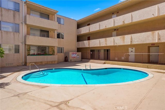 5429 Newcastle 303, Encino, CA 91316