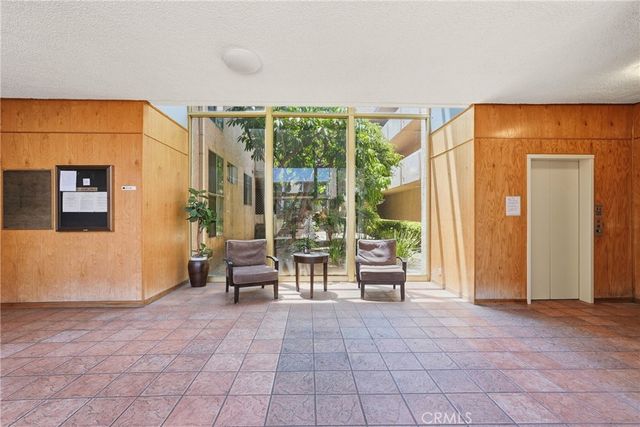 5429 Newcastle 303, Encino, CA 91316