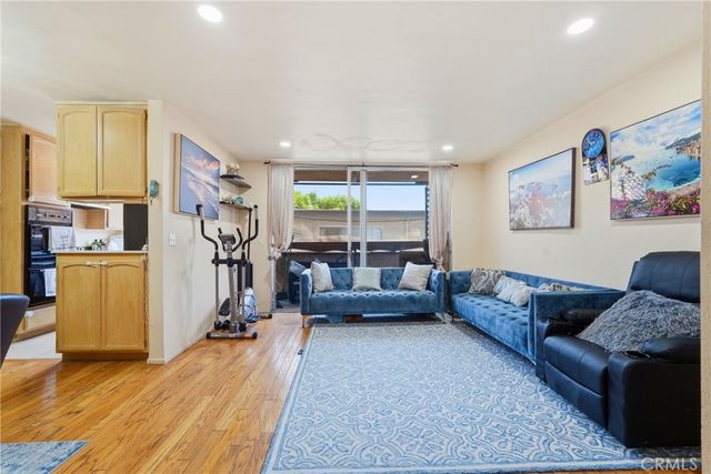5429 Newcastle 303, Encino, CA 91316