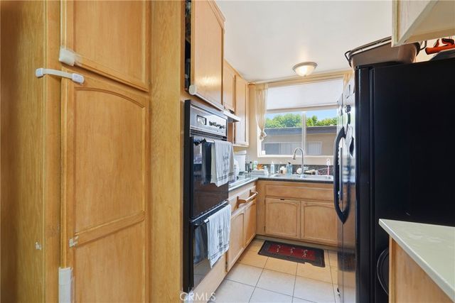 5429 Newcastle 303, Encino, CA 91316