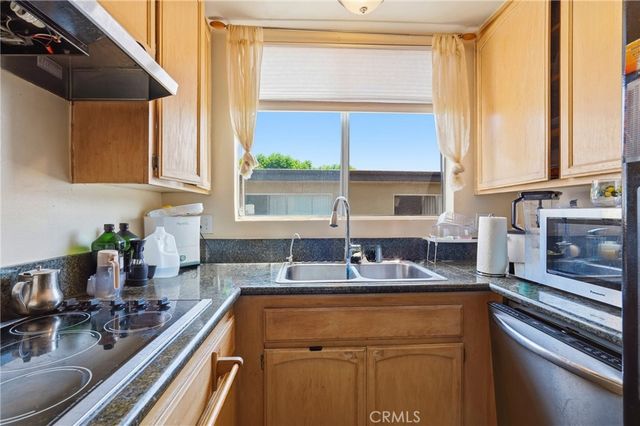 5429 Newcastle 303, Encino, CA 91316