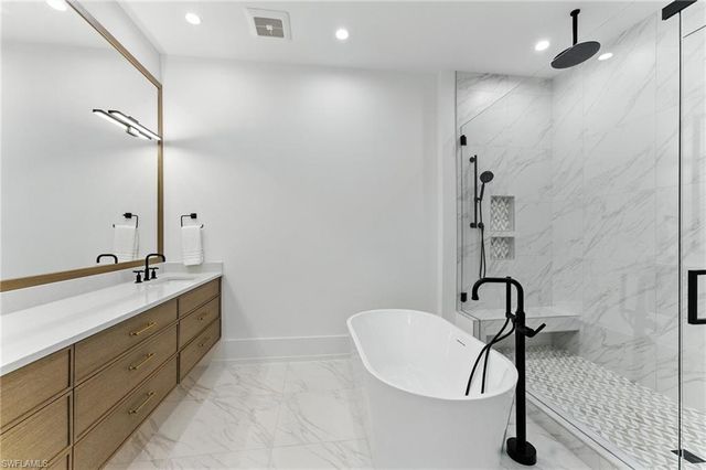 201 8th ST S 208, Naples, FL 34102