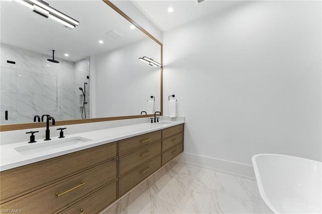 201 8th ST S 208, Naples, FL 34102