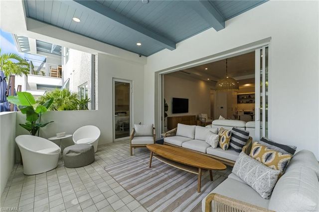 201 8th ST S 208, Naples, FL 34102
