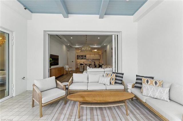 201 8th ST S 208, Naples, FL 34102