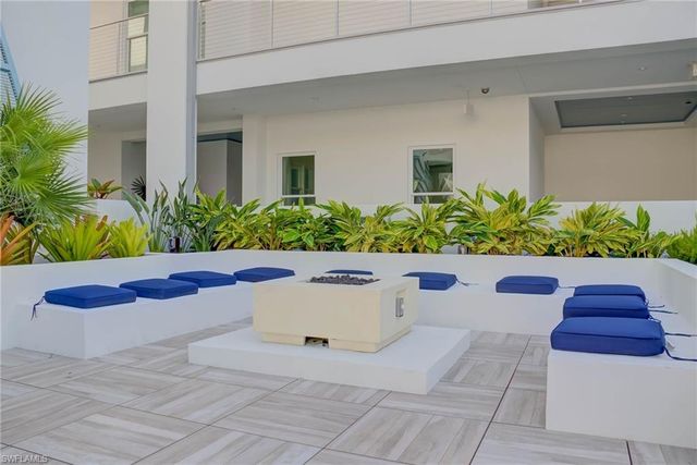 201 8th ST S 208, Naples, FL 34102