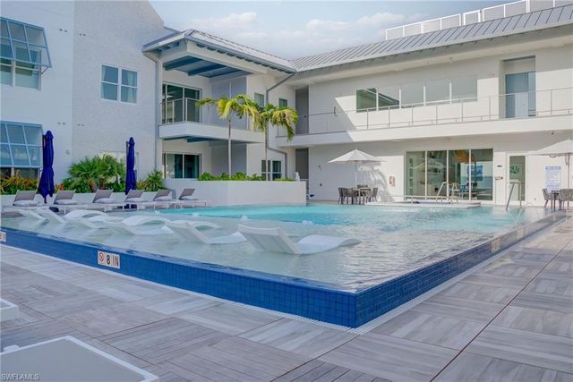 201 8th ST S 208, Naples, FL 34102