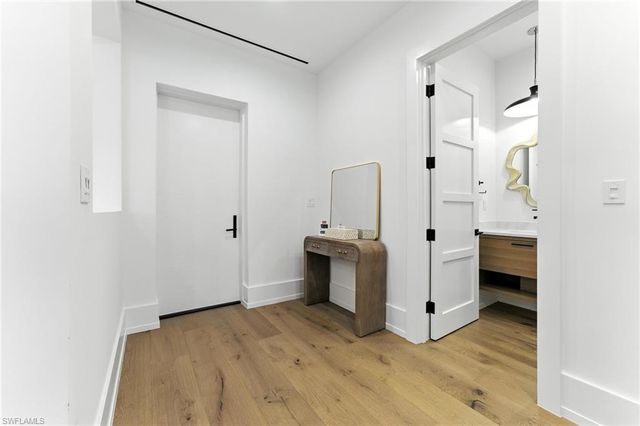 201 8th ST S 208, Naples, FL 34102