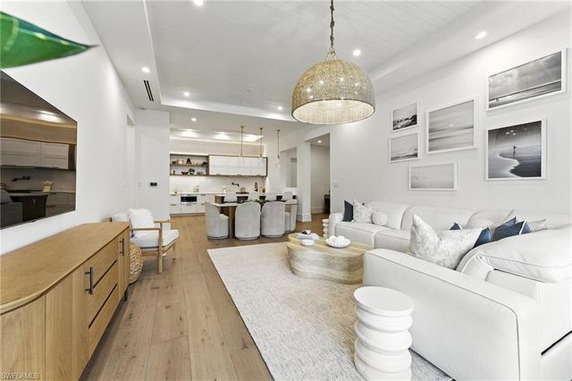 201 8th ST S 208, Naples, FL 34102