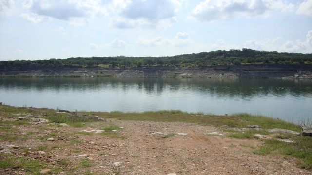 36 Travis Oaks DR, Marble Falls, TX 78654