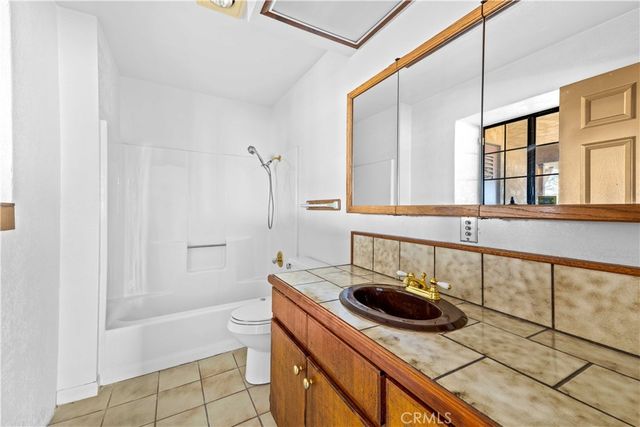 11815 Ivy, Hesperia, CA 92345