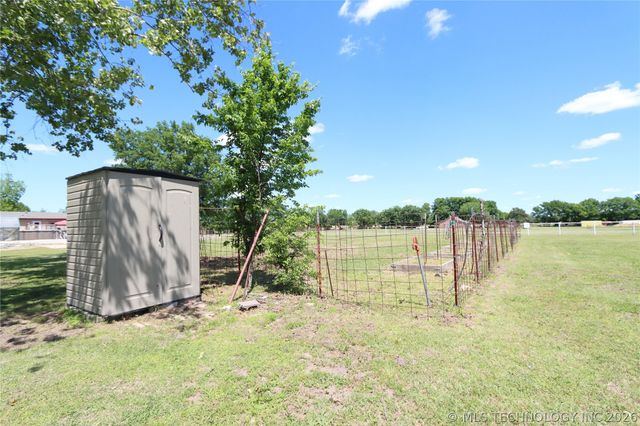32632 E 710 Road, Wagoner, OK 74467