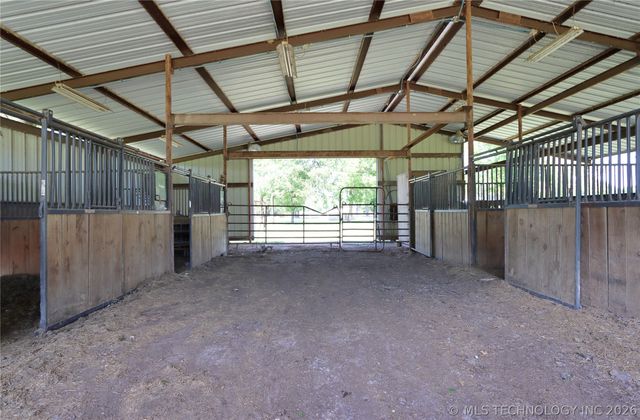 32632 E 710 Road, Wagoner, OK 74467