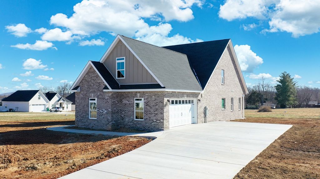 249 Lookout Dr, Winchester, TN 37398