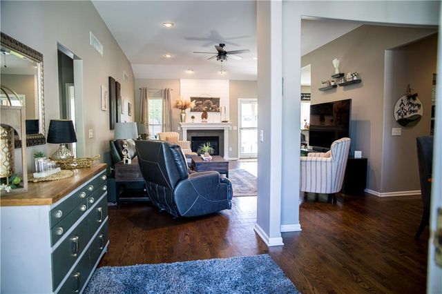 1906 160th Terrace, Basehor, KS 66007