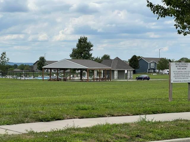 1906 160th Terrace, Basehor, KS 66007