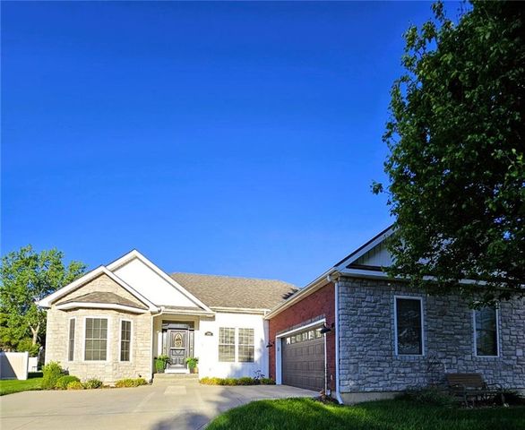 1906 160th Terrace, Basehor, KS 66007