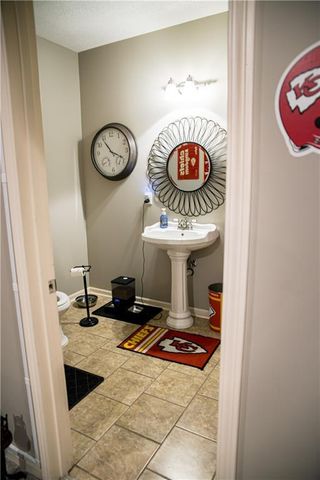 1906 160th Terrace, Basehor, KS 66007