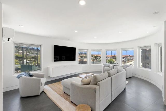2110 Avenida De La Playa C, La Jolla, CA 92037