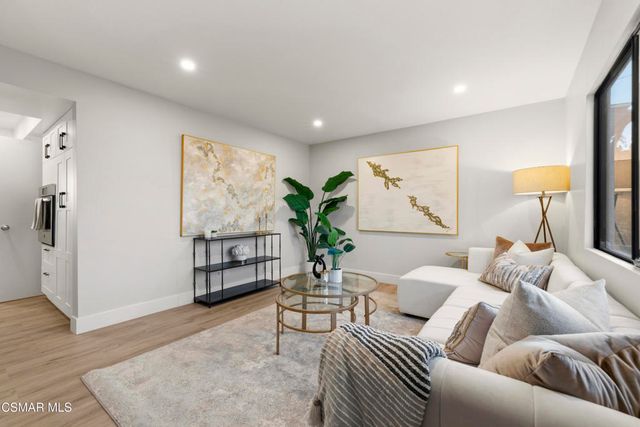 23310 Aetna Street, Woodland Hills, CA 91367