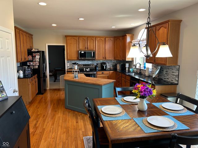 2265 Mossy Creek, Avon, IN 46123