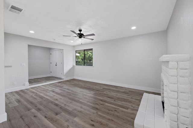 1010 W Seeger, Visalia, CA 93277