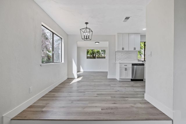 1010 W Seeger, Visalia, CA 93277