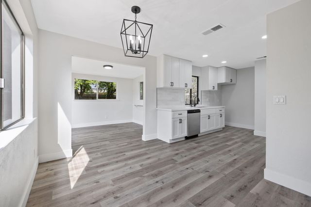 1010 W Seeger, Visalia, CA 93277