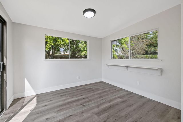 1010 W Seeger, Visalia, CA 93277