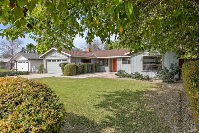 1010 W Seeger, Visalia, CA 93277