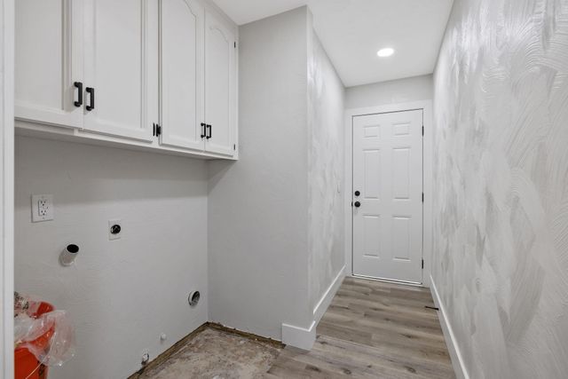 1010 W Seeger, Visalia, CA 93277