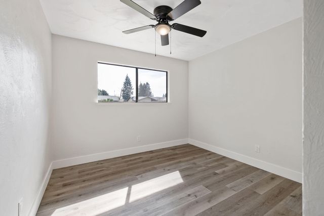 1010 W Seeger, Visalia, CA 93277