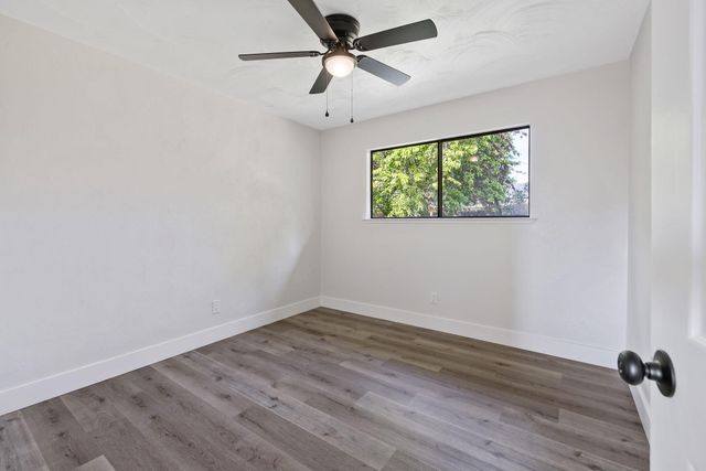 1010 W Seeger, Visalia, CA 93277