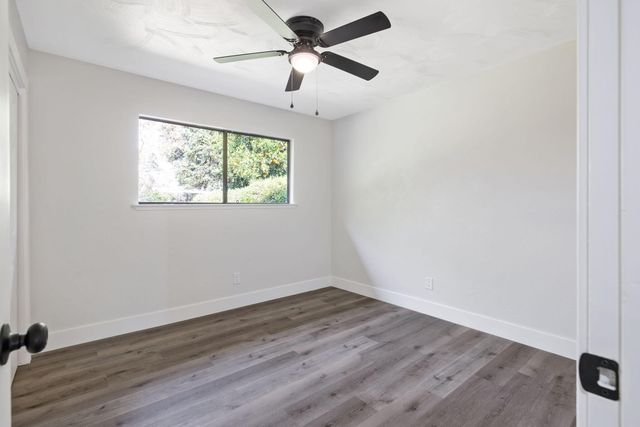 1010 W Seeger, Visalia, CA 93277